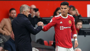 Man Utd khủng hoảng, Solskjaer có dám gạt bỏ Ronaldo?