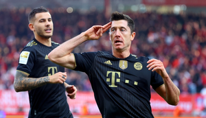 Video: Lewandowski lập cú đúp, Bayern Munich củng cố ngôi đầu bảng