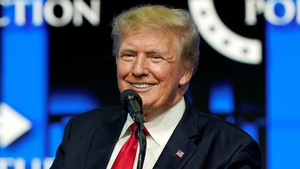 Tin tặc Nga tiết lộ hồ sơ mua bán kim cương của ông Trump, Thái tử Ả Rập Xê-út