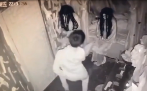 Chàng trai nhảy múa tưng bừng khi gặp ma nữ