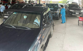 Ô tô du lịch đổ về Đà Lạt, ùn ứ ở chốt kiểm dịch đèo Chuối