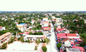 Cán bộ đại lý thu không quản đêm tối tới từng nhà dân vận động tham gia BHXH