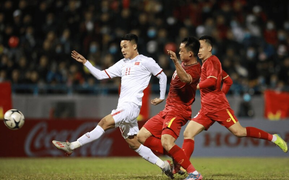 Video: Cầu thủ U23 Việt Nam chơi xấu, may mắn thoát thẻ đỏ