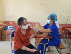 Hai mũi vaccine COVID-19 đầu tiêm trộn, mũi ba nên tiêm loại nào?