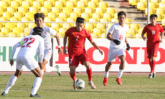 Quên bài học VAR, cầu thủ U23 Việt Nam vẫn mải mê 'đấu võ' trên sân