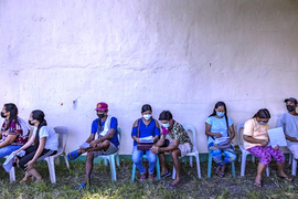 Philippines 'cất xó' 40 triệu liều vaccine COVID-19 vì tắc nghẽn hậu cần