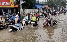 Thời tiết ngày 3/11: Hà Nội chiều hửng nắng, TP.HCM nguy cơ ngập do triều cường