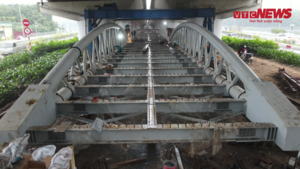 Video: Cận cảnh cầu vòm sắt nằm lọt thỏm dưới gầm đường Vành đai 3 ở Hà Nội