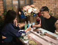 Hoài Lâm vừa công khai trạng thái 'đã kết hôn' với cô gái nào?