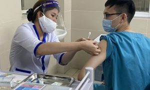 Khi nào Việt Nam tiêm vaccine COVID-19 mũi 3?