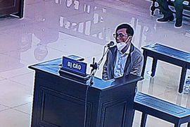 Cựu Tổng cục phó Tình báo sáng chối, chiều lại khai nhận hối lộ 5 tỷ đồng