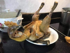 5 sai lầm khi luộc gà khiến món ăn thành thảm họa