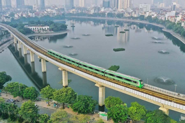 Video: Tàu Cát Linh - Hà Đông chở khách chuyến đầu tiên, nhìn từ flycam