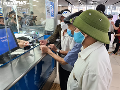 Những hành khách được miễn phí vé tàu Cát Linh - Hà Đông