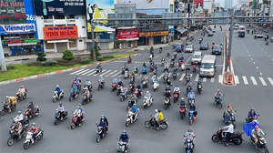 Nhiều khu vực tăng cấp độ dịch, người dân TP.HCM đi lại cần chú ý gì?