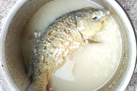 Tưởng bở khi được mẹ chồng nấu cháo tẩm bổ, cô gái ‘cạch đến già’ khi mở nắp nồi