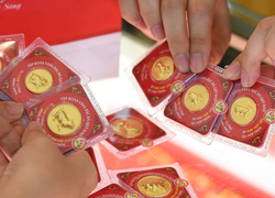 Giá vàng hôm nay 9/11: Lên đỉnh hai tháng, USD chưa hồi phục