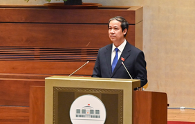 Bộ trưởng GD&ĐT: 'Đọc chép văn mẫu cho học sinh học thuộc là rất tai hại'