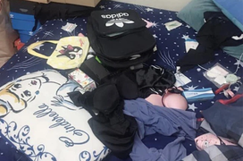 Phát hiện đồ tế nhị của con gái trên giường, chàng trai bức xúc tố bạn chung trọ