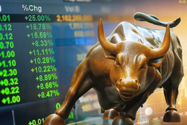 Đảo chiều bất ngờ, VN-Index lập đỉnh mới 1.473 điểm