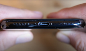 Chiếc iPhone X đặc biệt được bán với giá gấp 50 lần iPhone 13 Pro Max