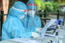 Thêm 8.497 ca COVID-19, giảm nhẹ so với hôm qua