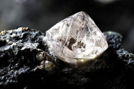  Viên kim cương nằm sâu lòng Trái đất chứa khoáng chất chưa từng thấy 