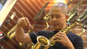 Video: 'Bác sĩ kèn đồng' hiếm hoi ở TP.HCM