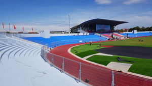 Sân bóng đá Hà Tĩnh biến thành nơi tập golf 'chui'