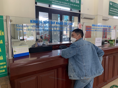 Ngày đầu mở bán vé tàu Tết, ga Hà Nội, TP.HCM vắng khách mua