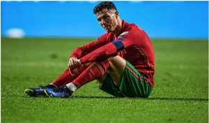 Ronaldo bật khóc trong ngày Bồ Đào Nha mất vé đến thẳng World Cup 2022