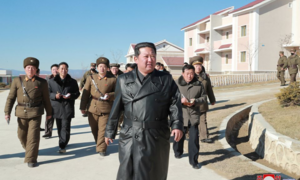 Ông Kim Jong-un tái xuất sau hơn một tháng