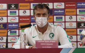 HLV Ả Rập Xê Út an ủi tuyển Việt Nam