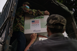 Thêm 1 triệu liều vaccine COVID-19 Mỹ trao tặng Việt Nam về Hà Nội
