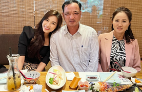 Bữa tối ấm áp của Hoa hậu Đỗ Thị Hà và bố mẹ trước khi đi thi Miss World 