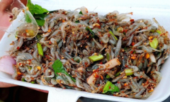 Món gỏi Thái có cả trăm con tép 'nhảy múa' trong miệng khi ăn, bạn có dám thử?