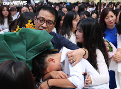 Nghề giáo: Vinh quang và sự rẻ rúng