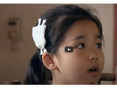 Hạt sạn lớn về hóa trang ở phim 'Phố trong làng'