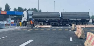 Quảng Ninh: Xe đầu kéo tông liên hoàn 3 ô tô ngay chốt kiểm dịch COVID-19