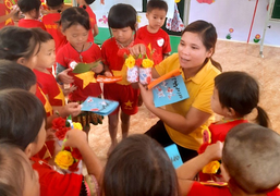 Cô giáo bám bản nghẹn ngào nhớ lại ngày đầu dựng lớp học bằng tranh tre, nứa lá