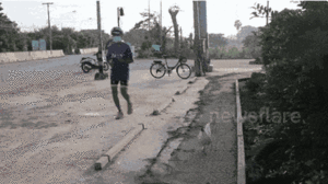 Video: Cụ bà dắt gà cưng đi tập thể dục ở Thái Lan