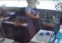 Cô gái tung chưởng đánh lại cái quạt điện