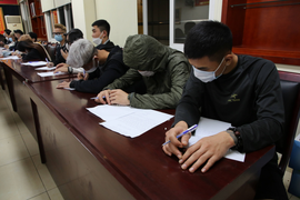 Công an Hà Nội vây bắt hơn 40 'quái xế' náo loạn đường phố trong đêm