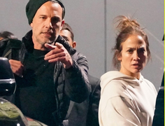 Jennifer Lopez đầu bù tóc rối tại sân bay