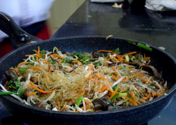 Mẹo xào miến không dính chảo