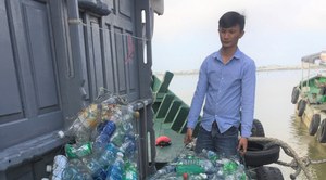 Chàng ngư dân muốn biến rác đại dương thành thuyền chống lụt cho người nghèo