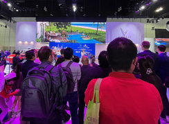 VinFast 'chở' hồn Việt sang Mỹ, gây ấn tượng với hàng nghìn khách tham quan