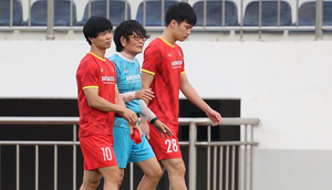 Công Phượng, Hoàng Đức tập riêng với bác sĩ tuyển Việt Nam