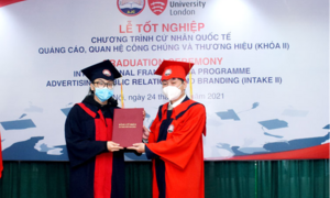 Trao bằng cử nhân quốc tế Quảng cáo, PR và Thương hiệu khóa II