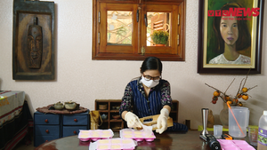 Video: Gặp người phụ nữ tái chế dầu ăn thừa thành xà phòng ở Hà Nội